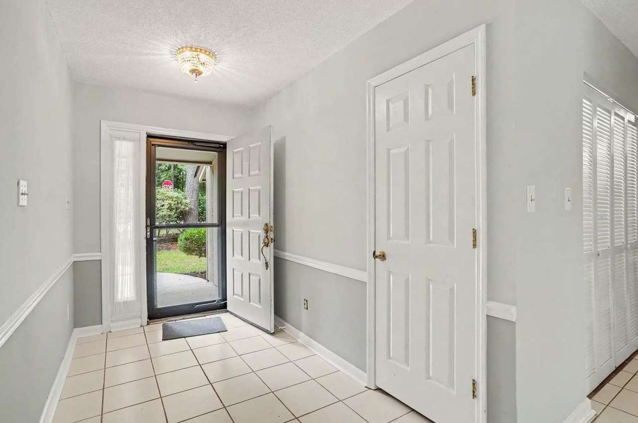 100 Hickory Dr, photo 13