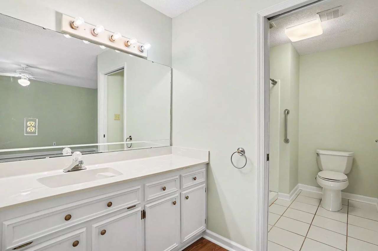 100 Hickory Dr, photo 30