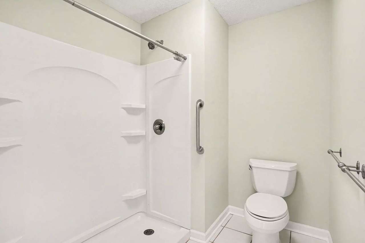 100 Hickory Dr, photo 31