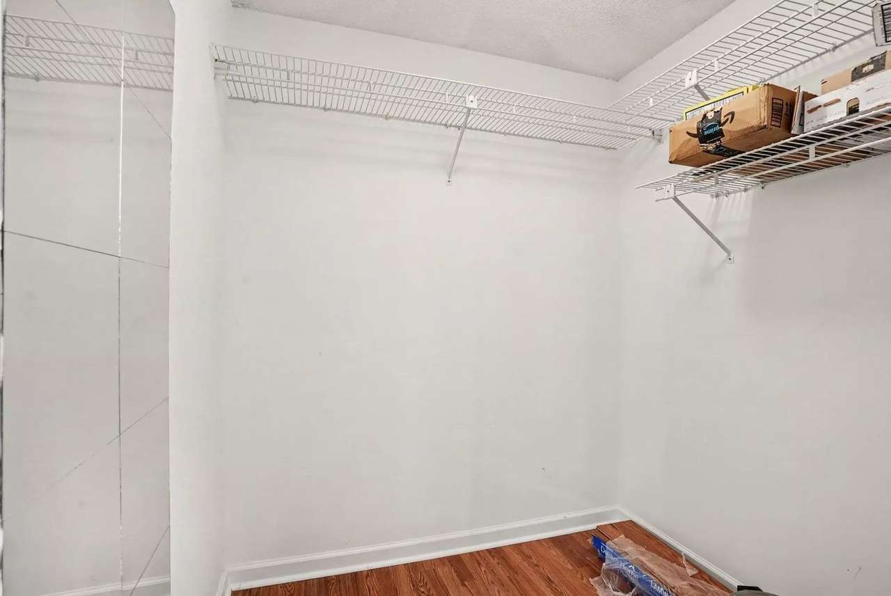 100 Hickory Dr, photo 32