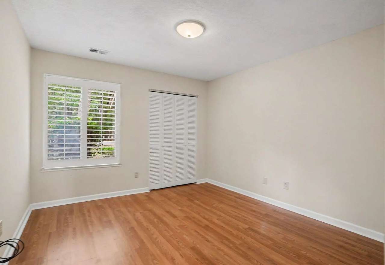 100 Hickory Dr, photo 33