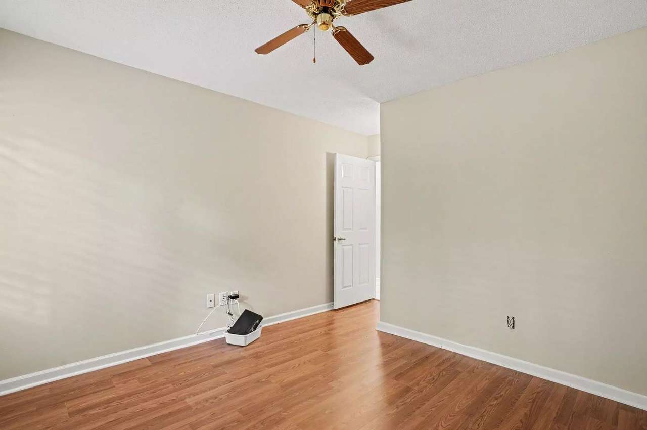 100 Hickory Dr, photo 37