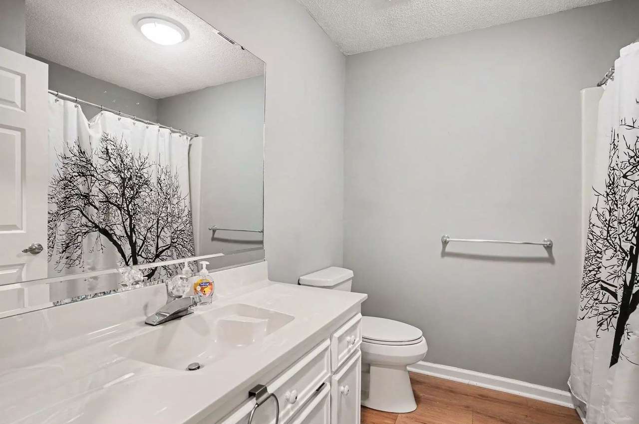 100 Hickory Dr, photo 39