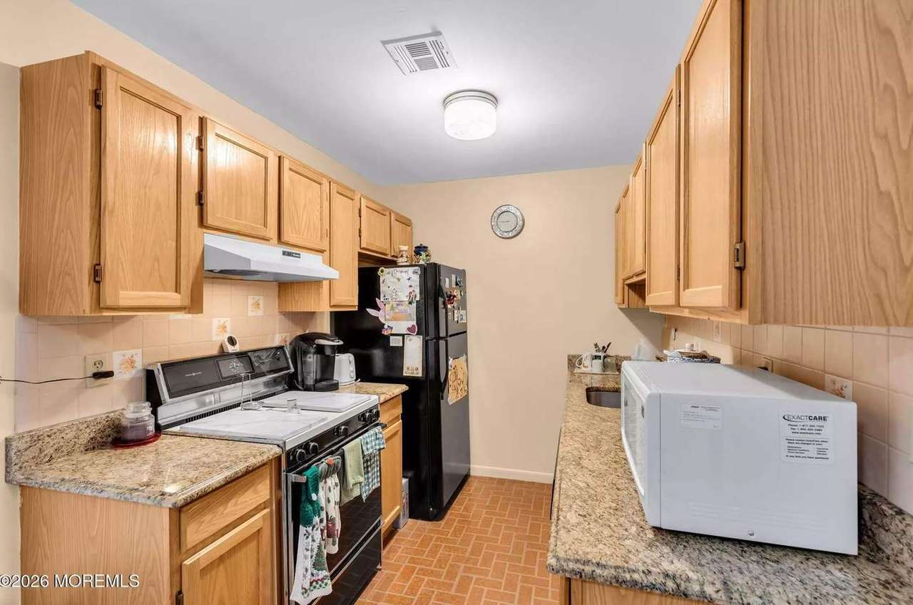 231 Atlantic St #39, photo 12