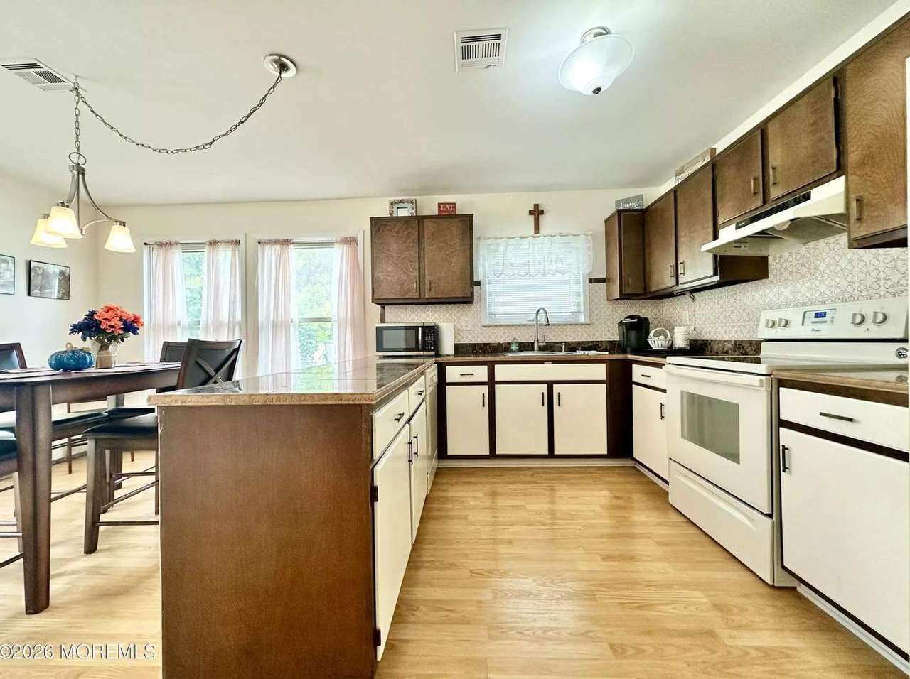 10 Biscayne St, photo 19