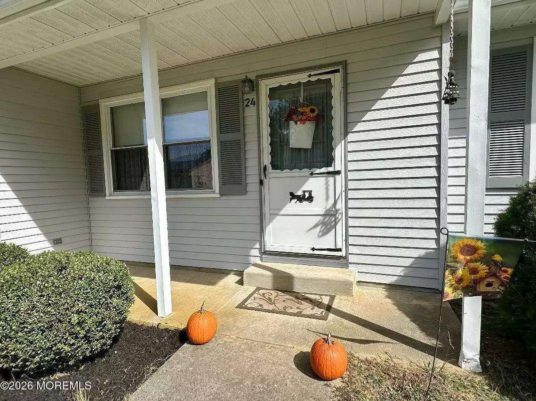 24 Orchard Dr, photo 2