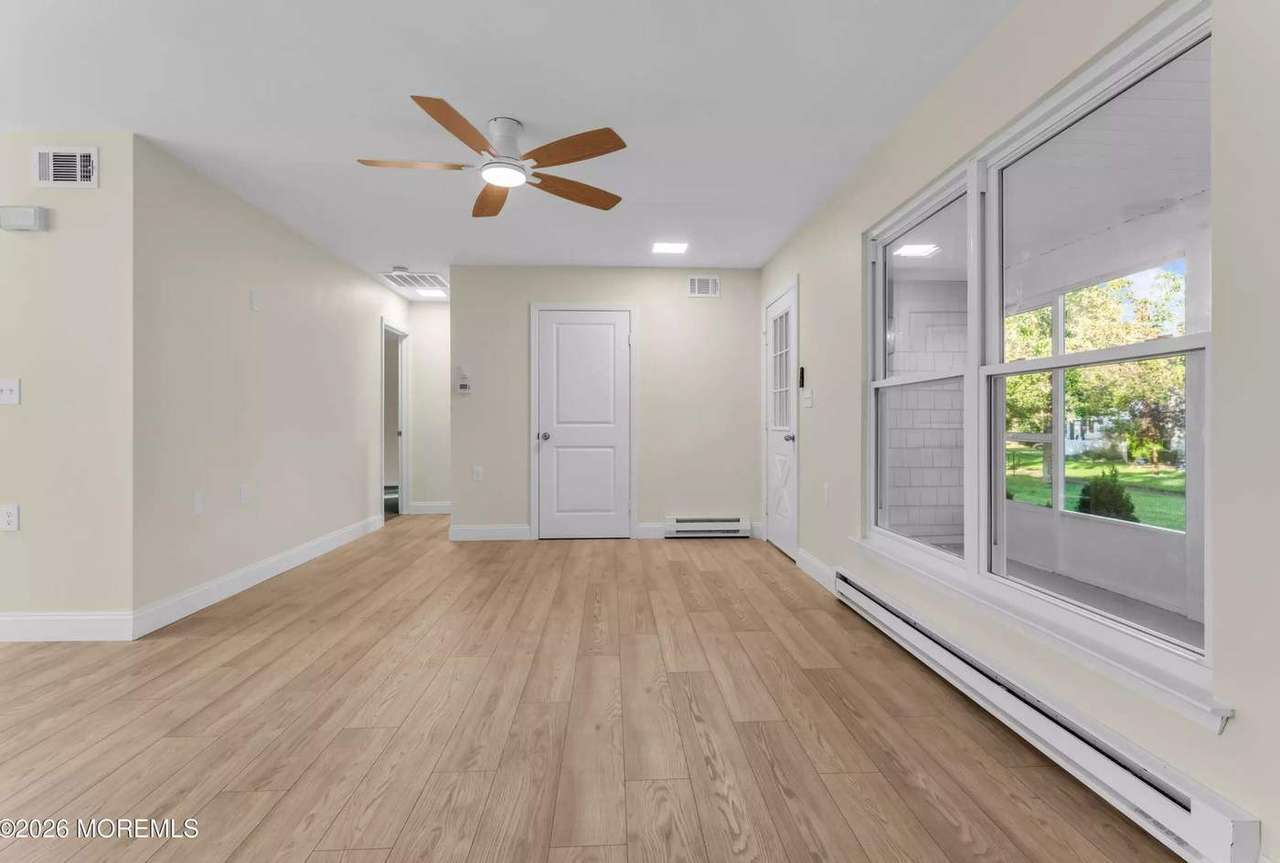 943B Liverpool Cir, photo 3