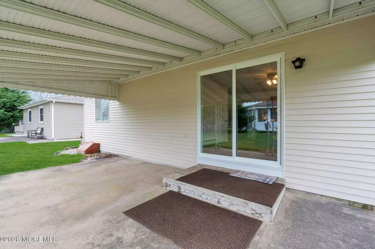225 Fort De France Ave, photo 33