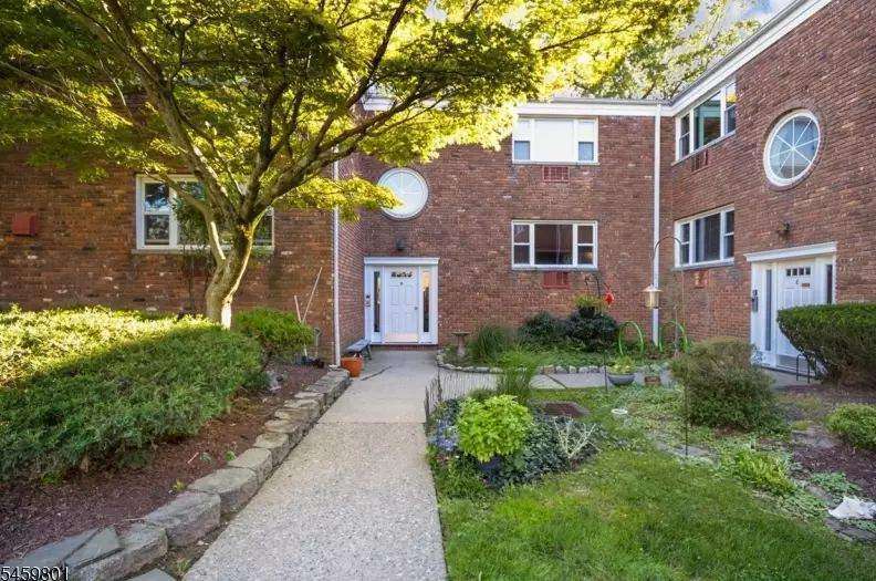 300 Claremont Ave #D1, photo 2