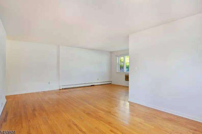 300 Claremont Ave #D1, photo 4