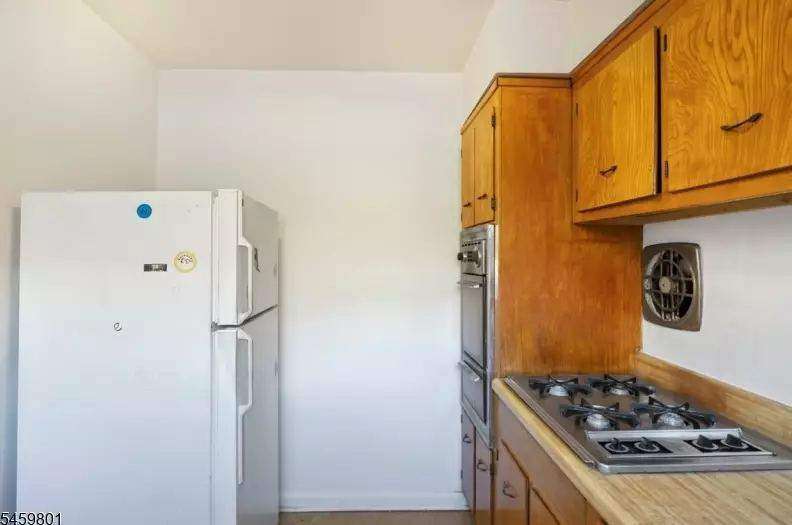 300 Claremont Ave #D1, photo 8