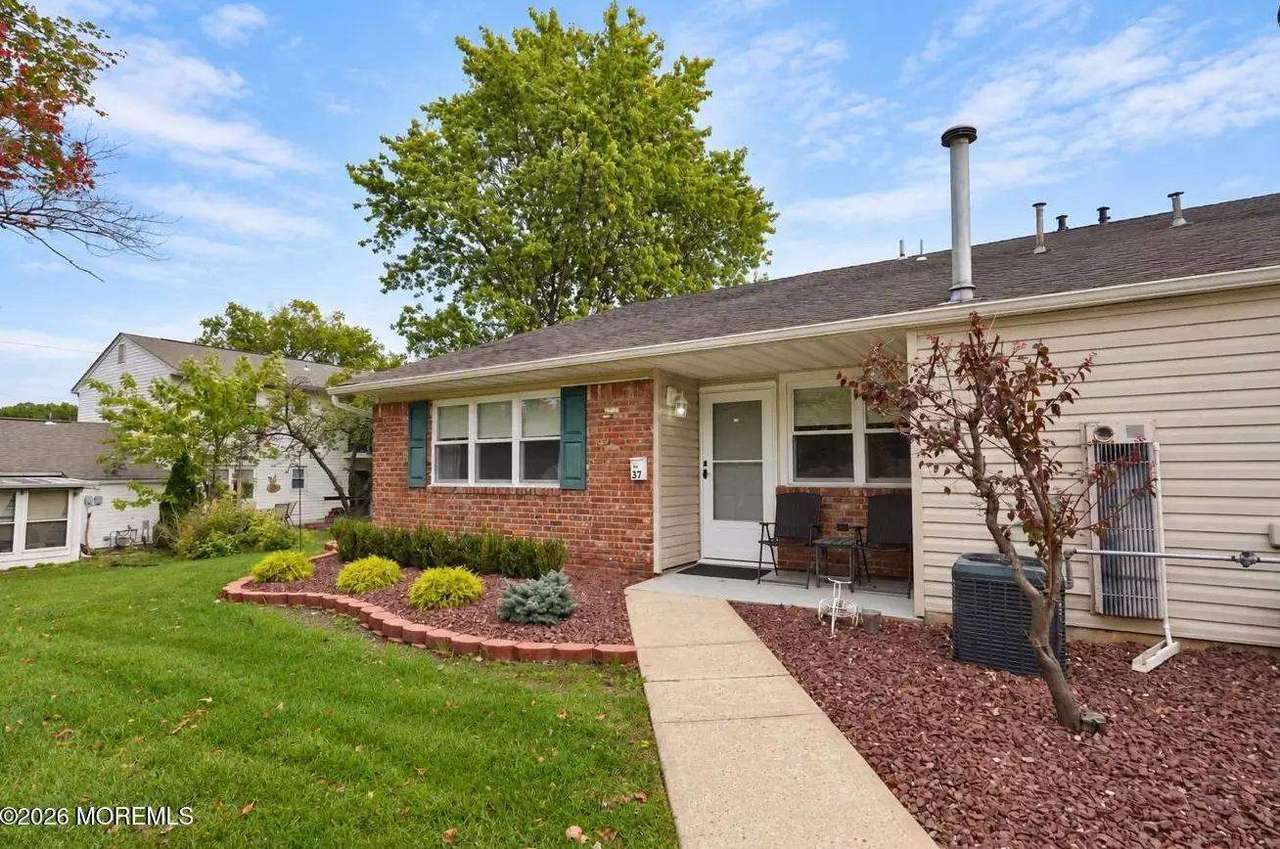 37 Haven Dr, photo 2