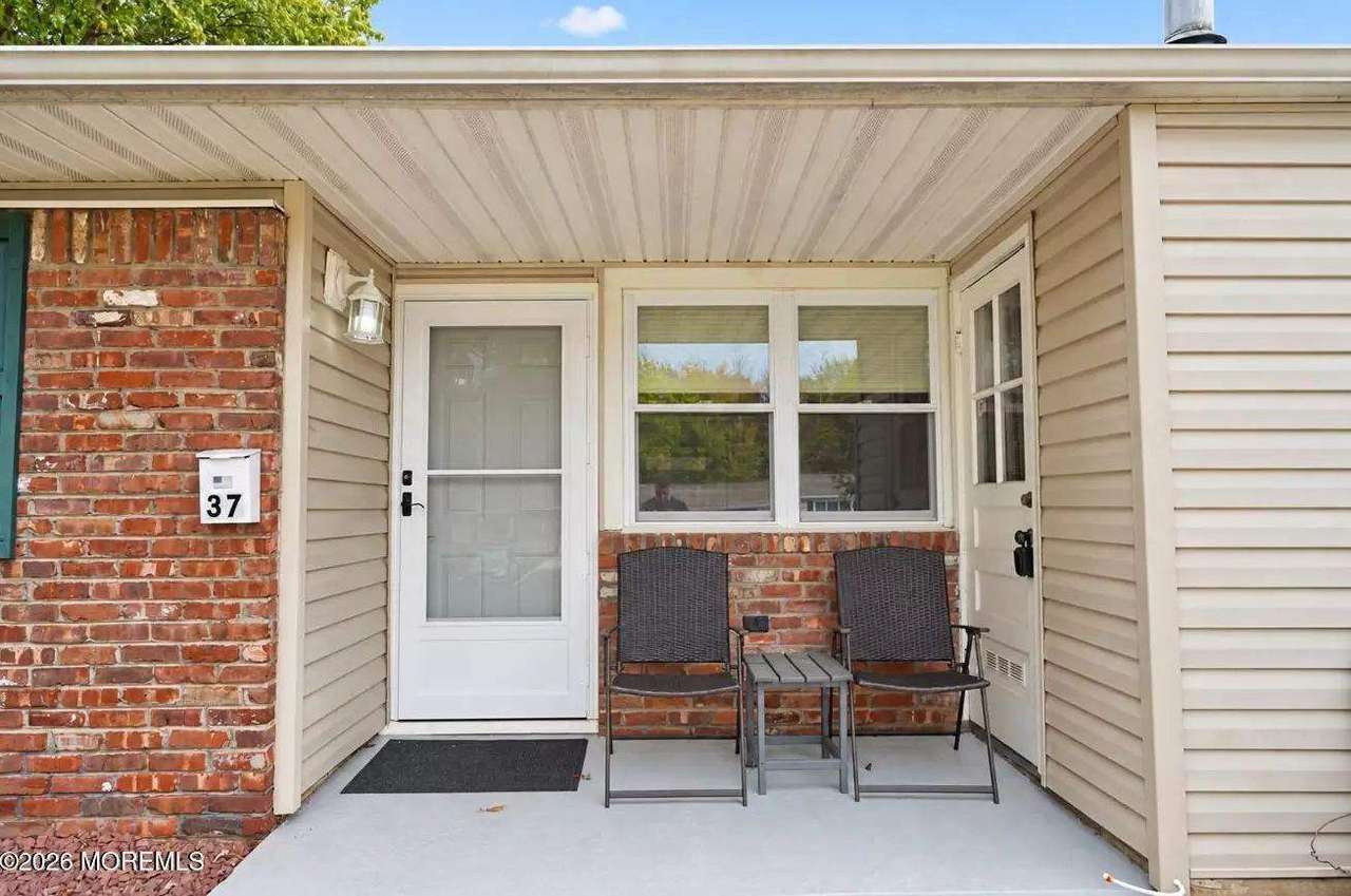 37 Haven Dr, photo 3