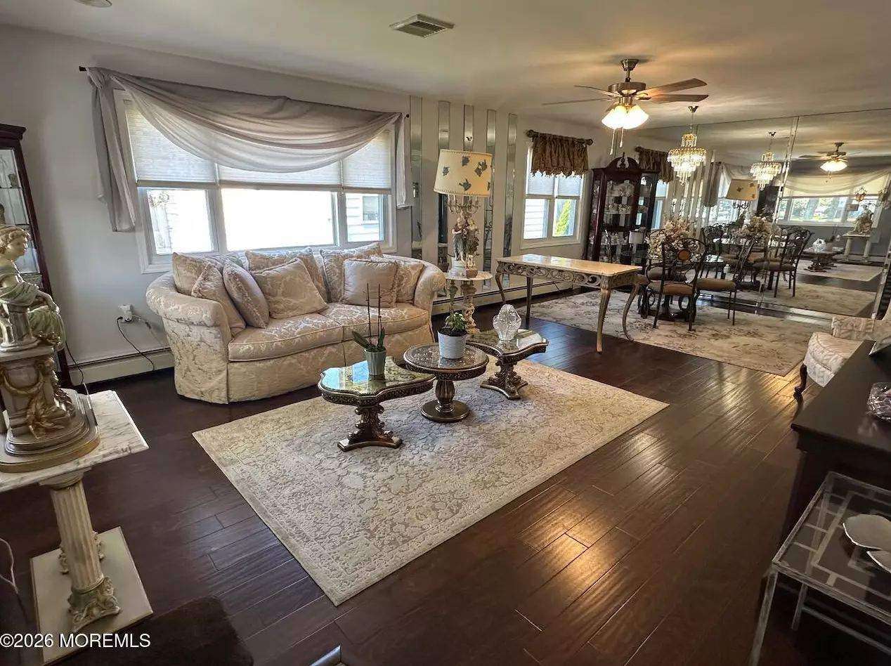 112 Santiago Dr, photo 3