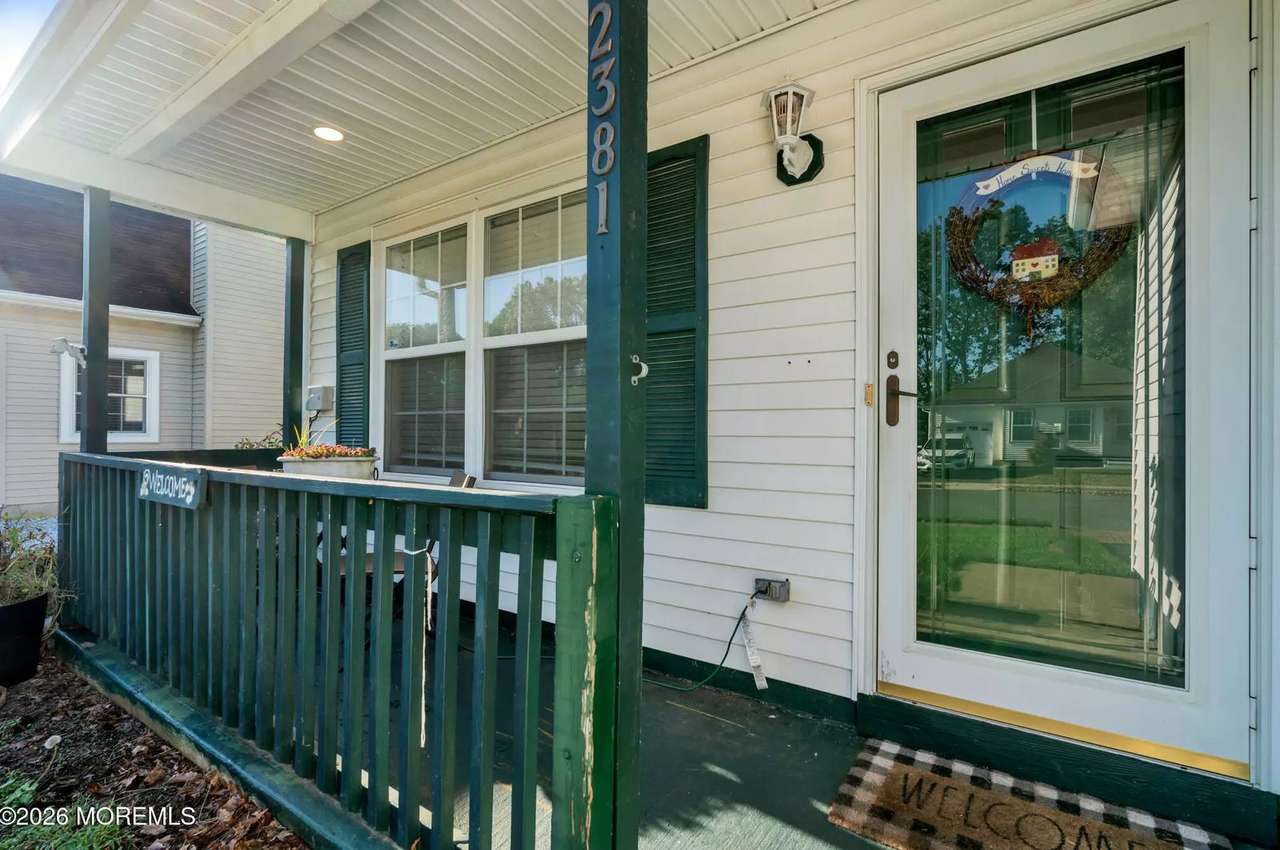 2381 Mt Hood Ln, photo 3