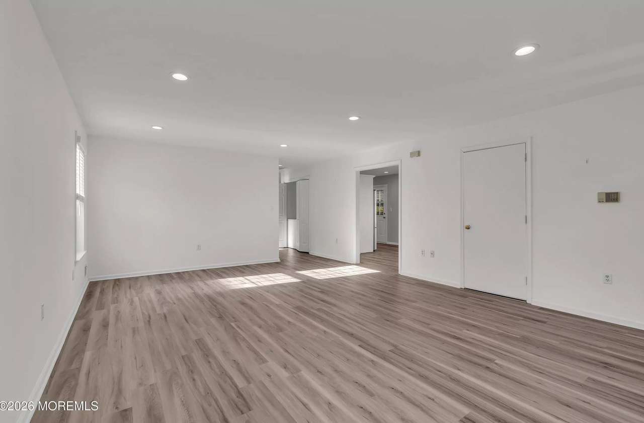 2381 Mt Hood Ln, photo 5