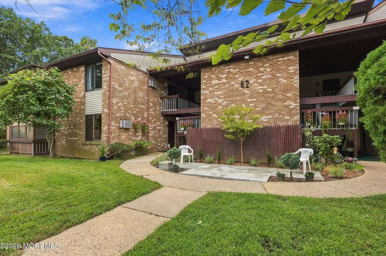 82 Amberly Dr #A, photo 2