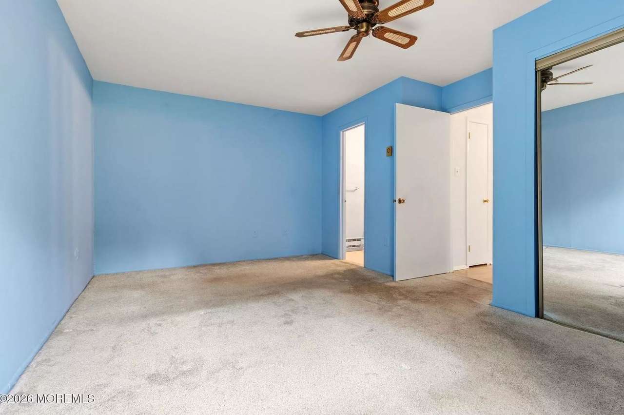 82 Amberly Dr #A, photo 11