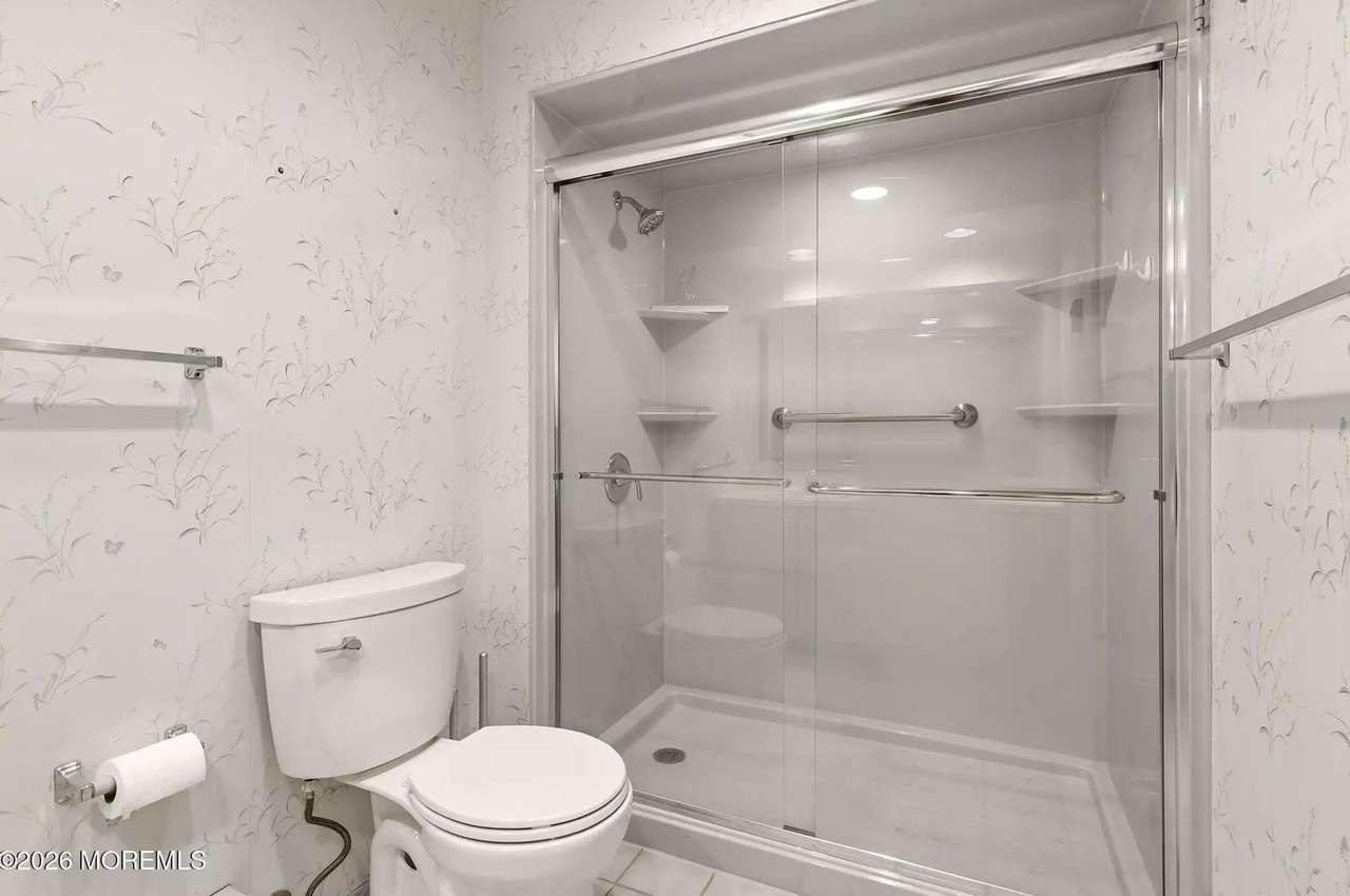 82 Amberly Dr #A, photo 16