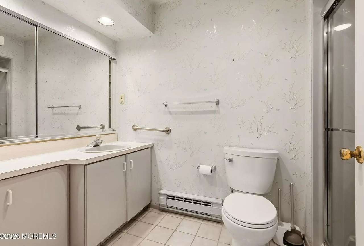 82 Amberly Dr #A, photo 17