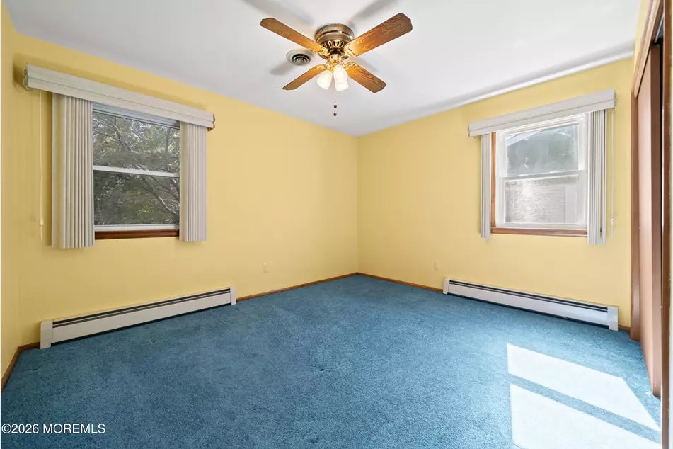 92 Castleton Dr, photo 3