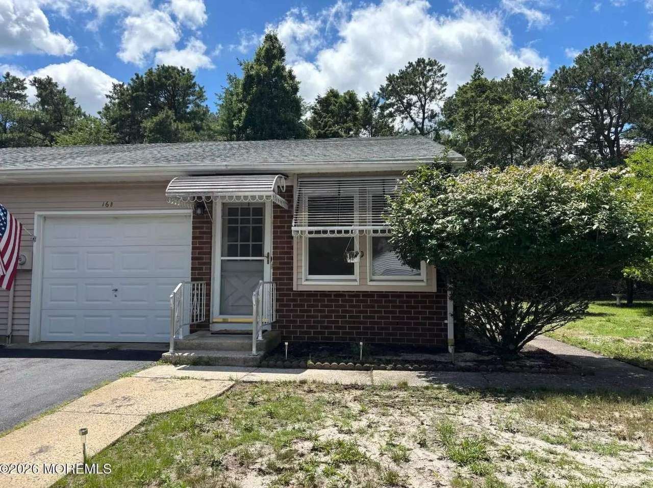 16 Milford Ave, photo 2