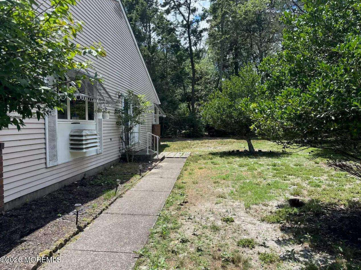 16 Milford Ave, photo 3