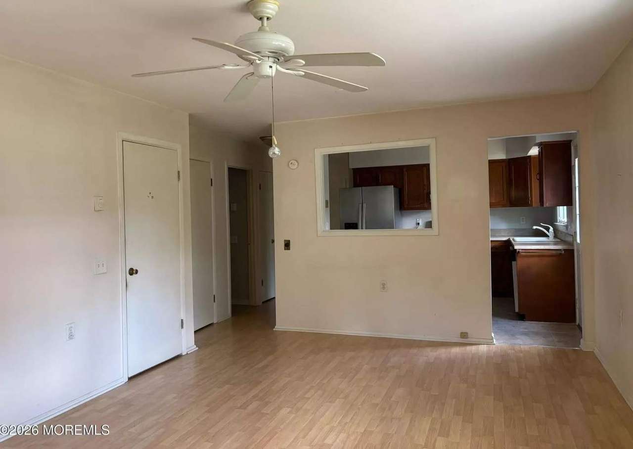 16 Milford Ave, photo 8