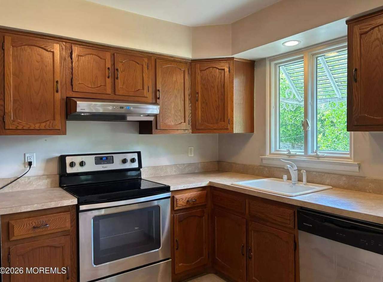 16 Milford Ave, photo 12