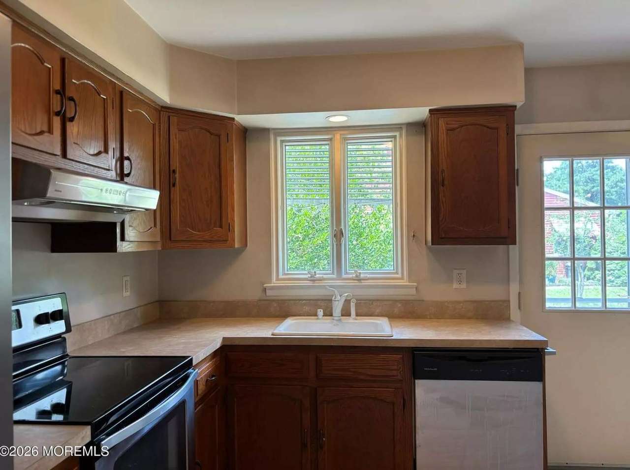 16 Milford Ave, photo 15