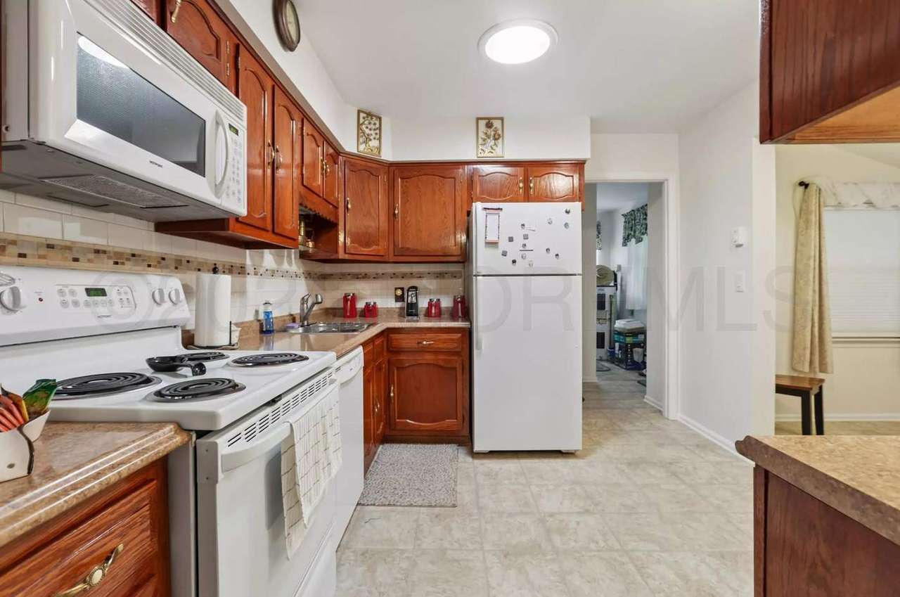 56 Milford Ave, photo 10