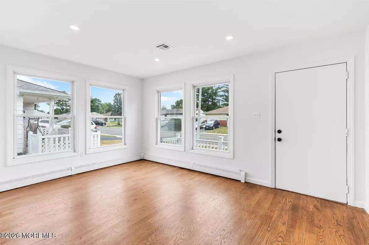 385 Barbados Dr N, photo 2
