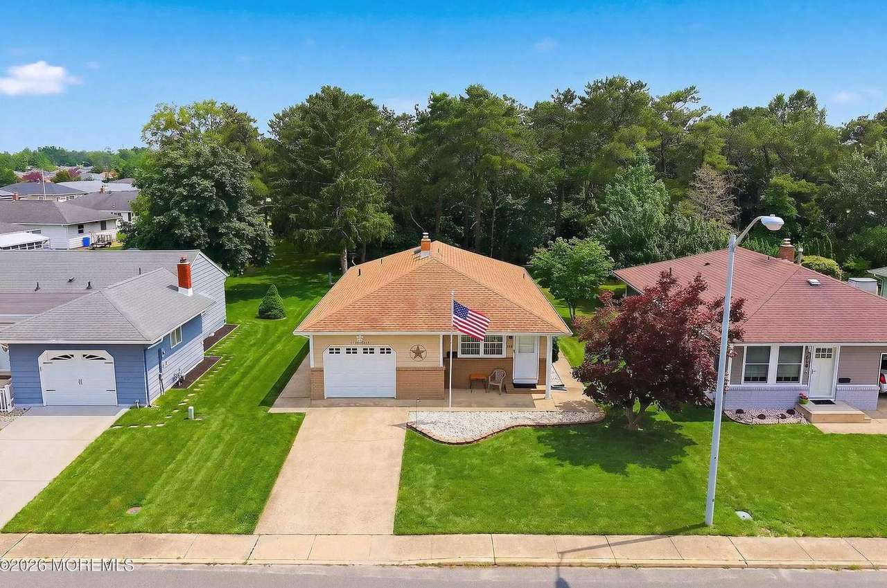 438 Jamaica Blvd, photo 2