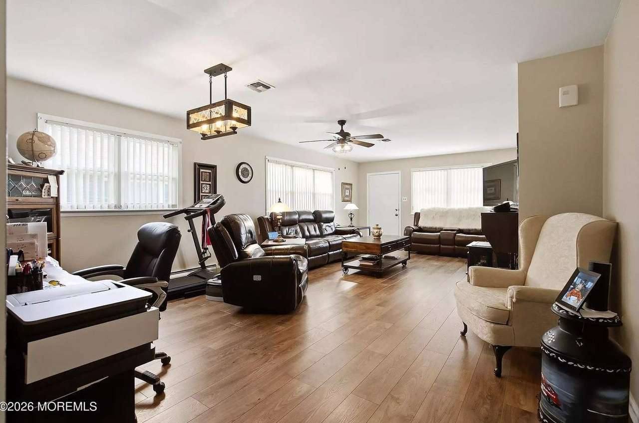 438 Jamaica Blvd, photo 6