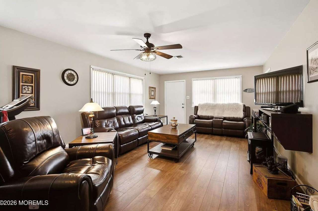 438 Jamaica Blvd, photo 7