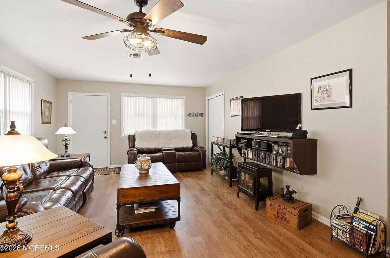 438 Jamaica Blvd, photo 8