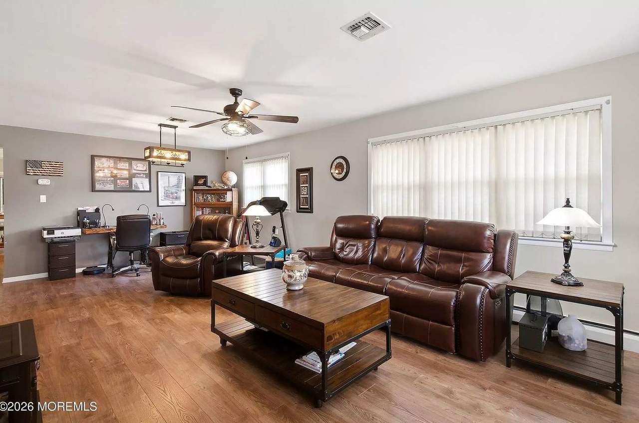 438 Jamaica Blvd, photo 11