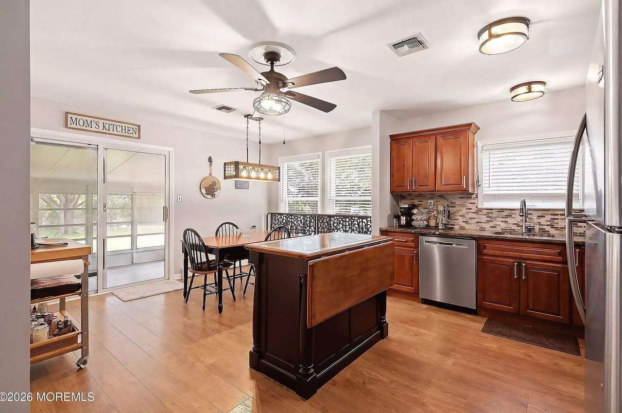 438 Jamaica Blvd, photo 13
