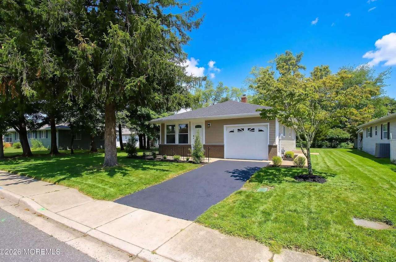 549 Jamaica Blvd, photo 3