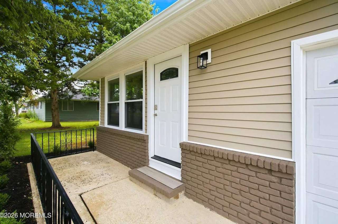 549 Jamaica Blvd, photo 4
