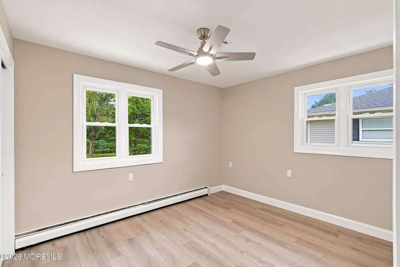 549 Jamaica Blvd, photo 10