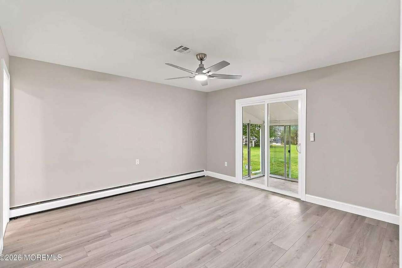 549 Jamaica Blvd, photo 14