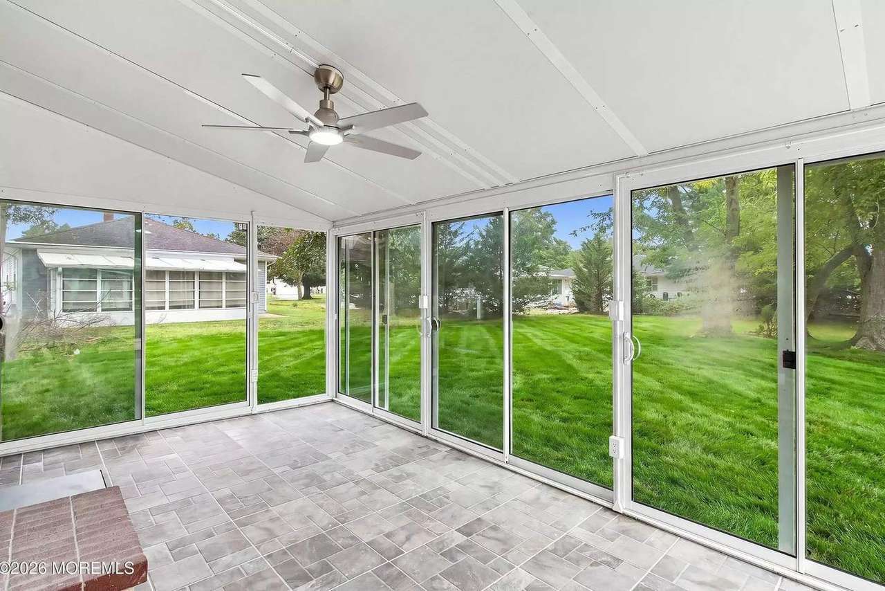 549 Jamaica Blvd, photo 20