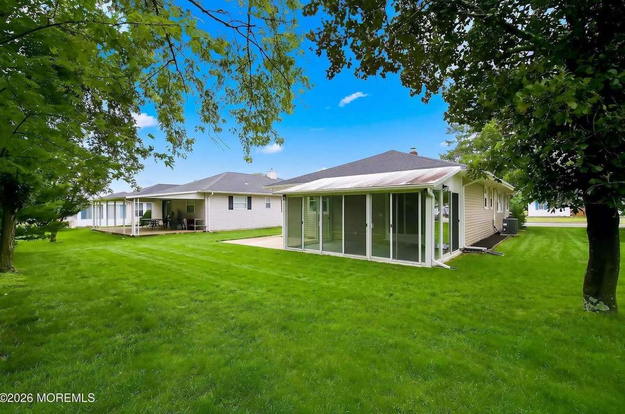 549 Jamaica Blvd, photo 24