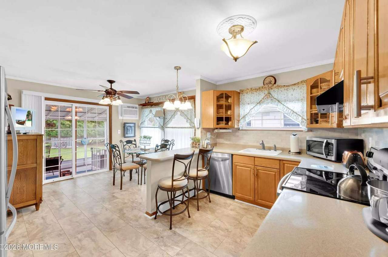 1792 Hovsons Blvd, photo 10