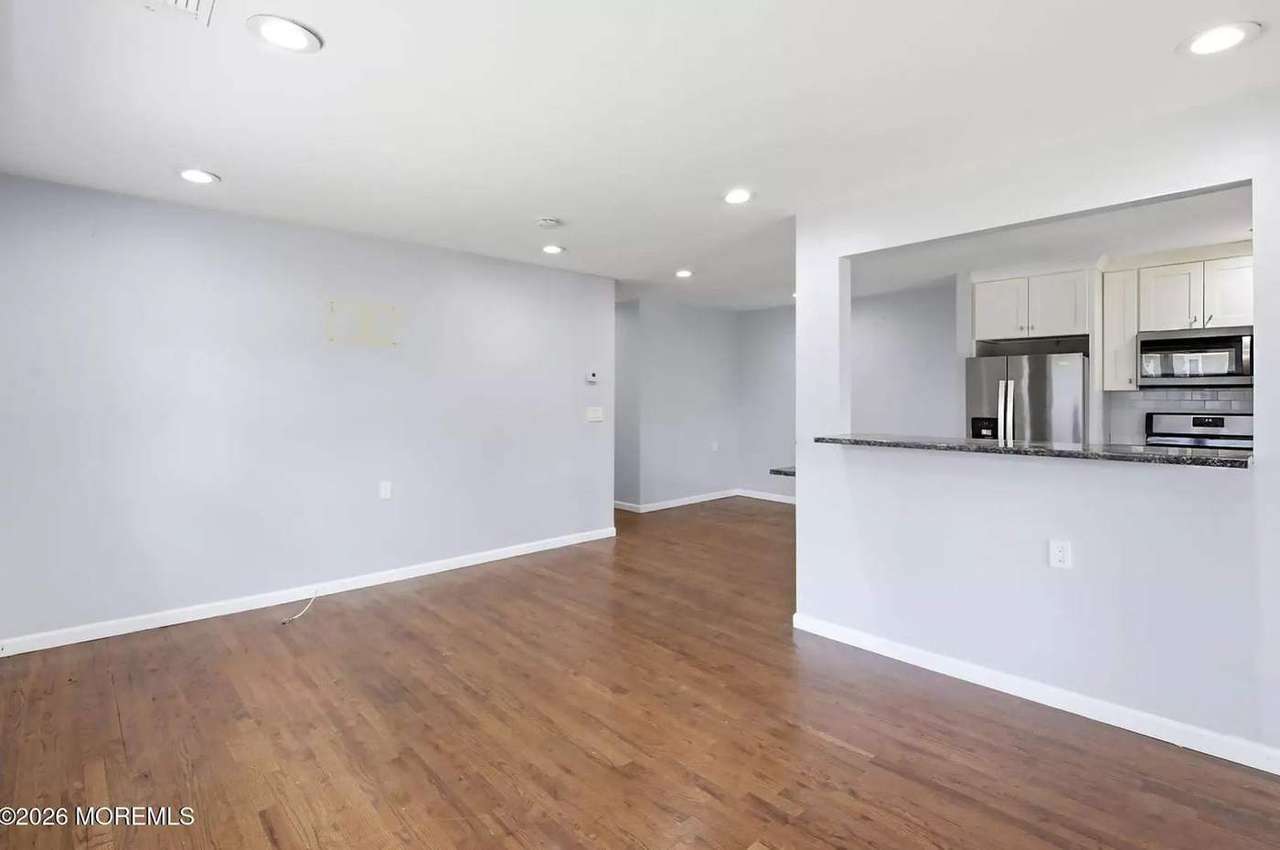 30 Parisian Dr, photo 7