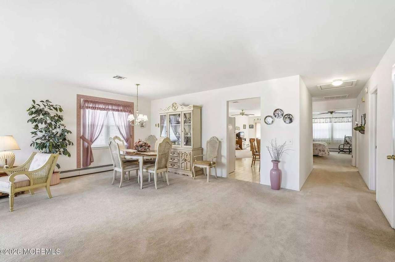 196 Pulaski Blvd, photo 10