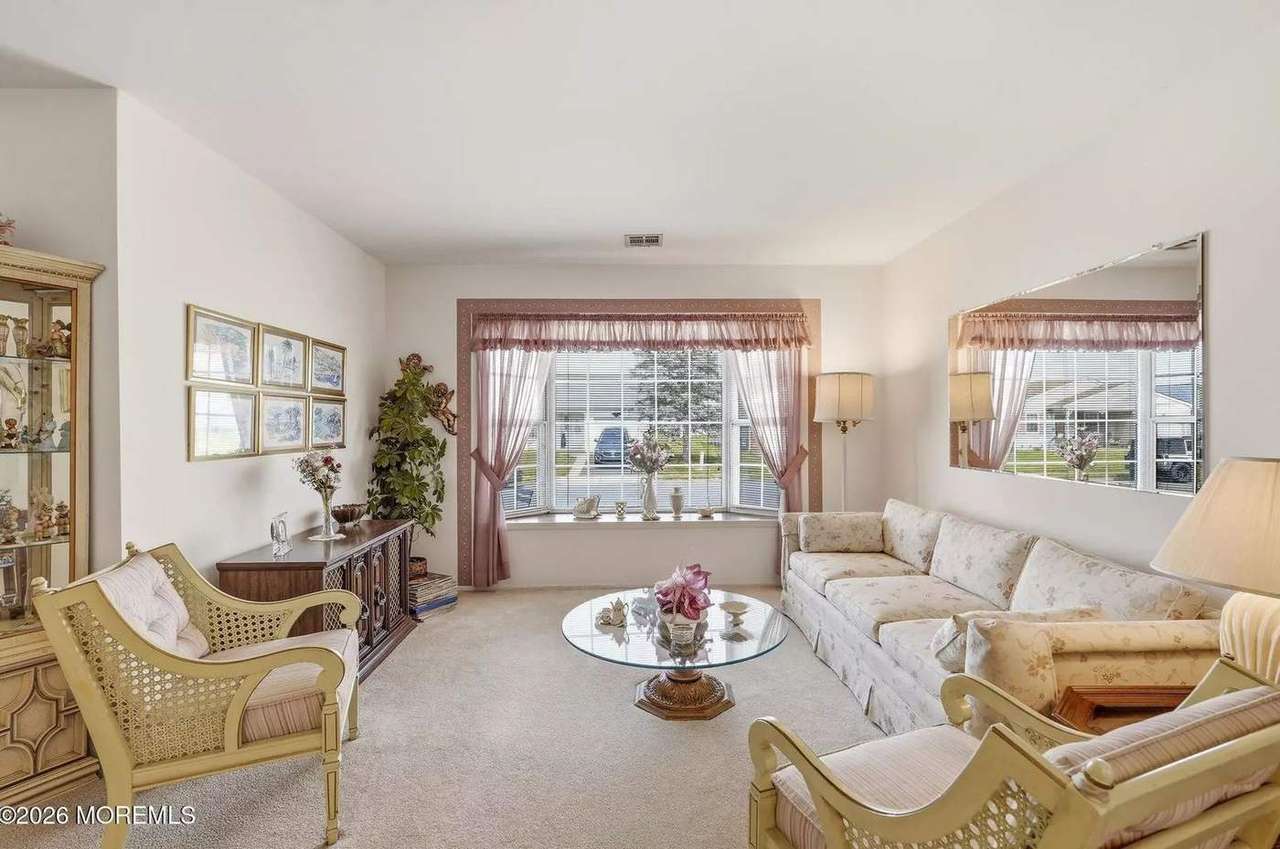 196 Pulaski Blvd, photo 13