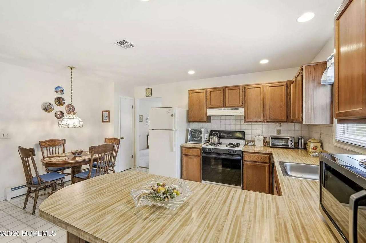 196 Pulaski Blvd, photo 18