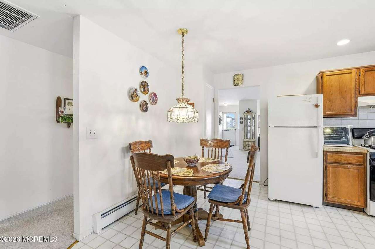 196 Pulaski Blvd, photo 19